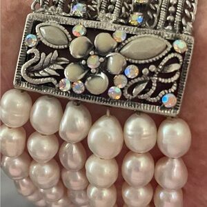 Retro Elegant Silver and Freshwater Pearl Bracelet